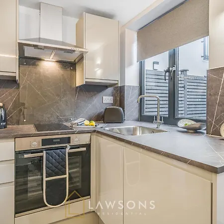Central Living By Lawsons Windsor Exterior photo