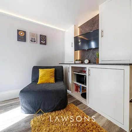 Central Living By Lawsons Windsor Exterior photo