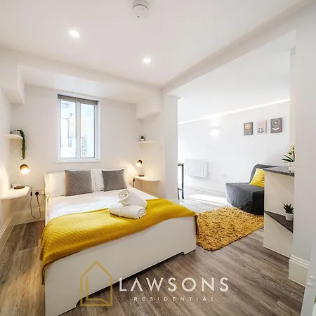 Central Living By Lawsons Windsor Exterior photo