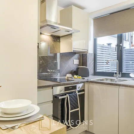 Central Living By Lawsons Windsor Exterior photo
