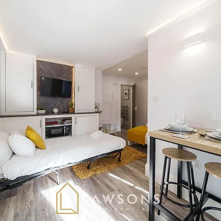 Central Living By Lawsons Windsor Exterior photo
