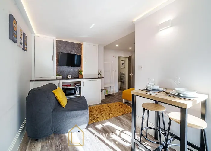 Central Living By Lawsons